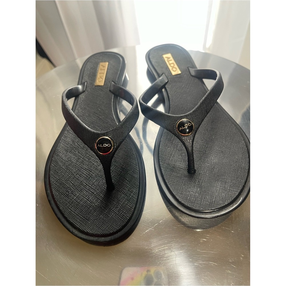 Aldo Black Thong Sandals Flip Flops Gold Logo Plaque Womens Size 6